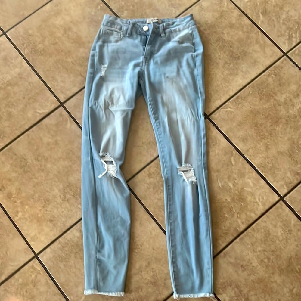 Light wash cropped jeans .